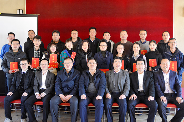 与优秀者同行 与奋斗者共进